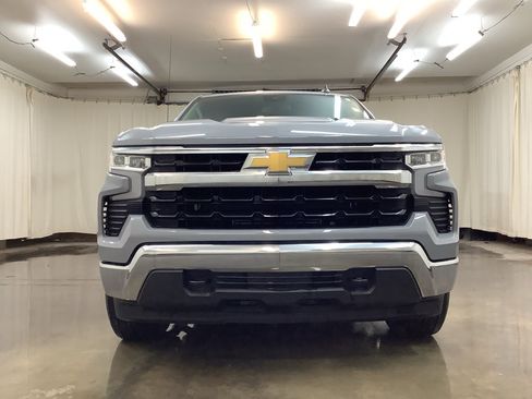 Used 2024 Chevrolet Silverado 1500 LT AWD/4WD image 11