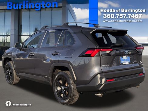 Used 2019 Toyota RAV4 LE w/ Carpet Mat Package image 4