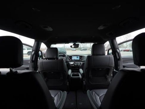 New 2026 Chrysler Pacifica Select FWD image 20