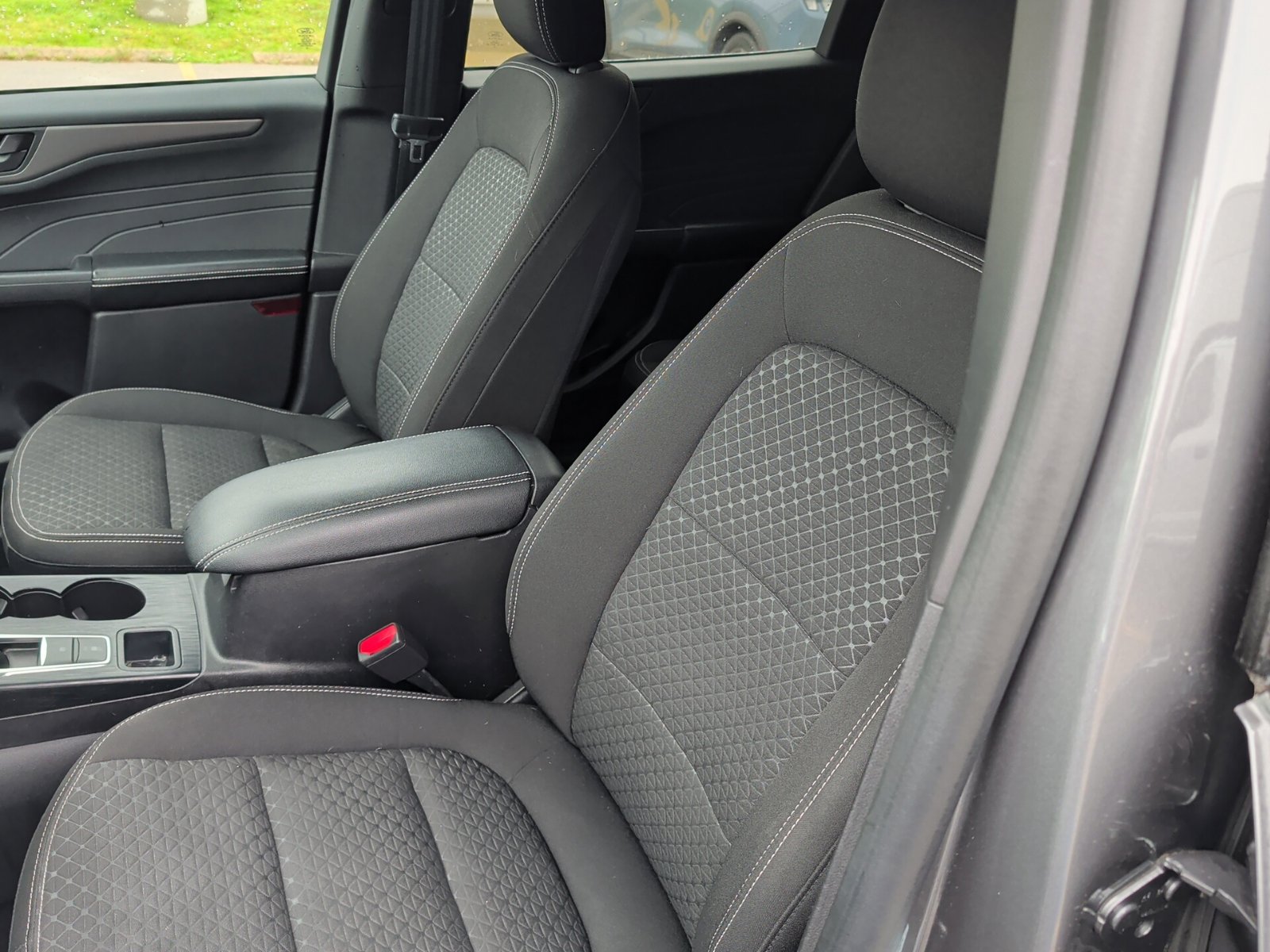 Used 2023 Ford Escape Active w/ Tech Pack #1 AWD/4WD image 9
