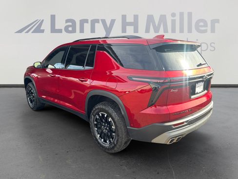 Used 2024 Chevrolet Traverse Z71 w/ Enhanced Driving Package image 3