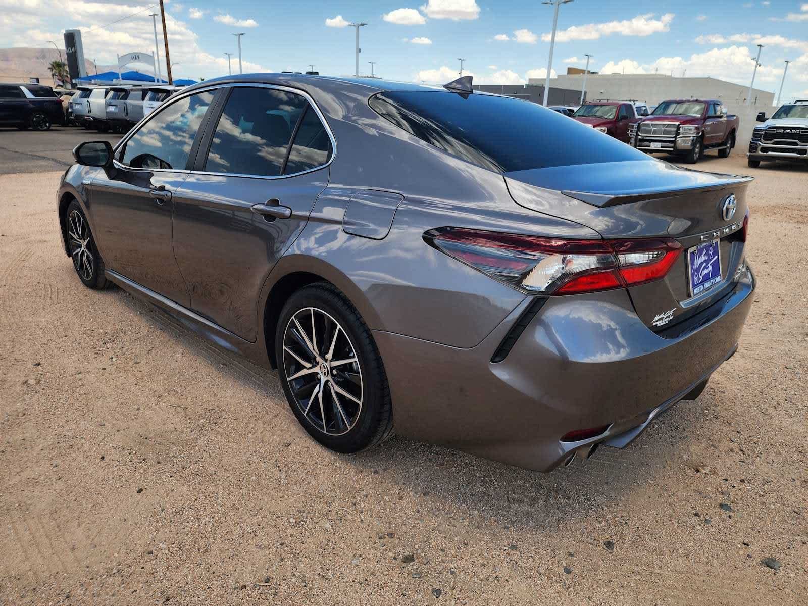 Used 2021 Toyota Camry SE FWD image 6