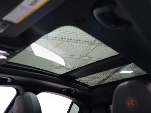 New 2025 Alfa Romeo Stelvio Sprint image 17