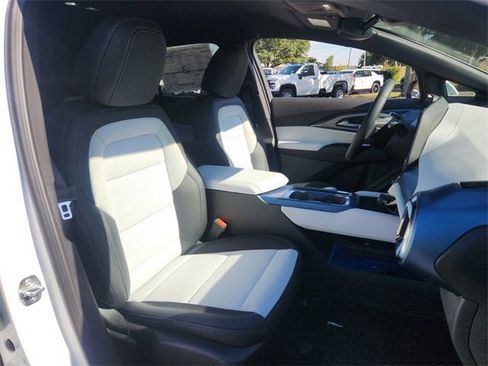 New 2026 Chevrolet Equinox EV LT image 10