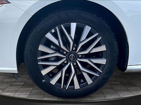 Used 2025 Nissan Altima 2.5 SV FWD image 33