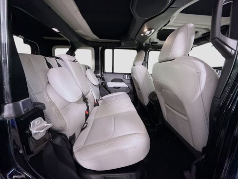 Used 2021 Jeep Wrangler Unlimited Sahara image 27