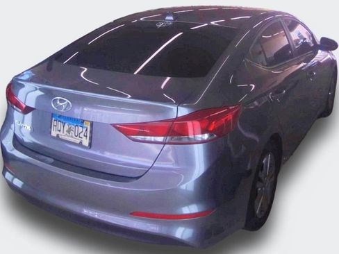 Used 2018 Hyundai Elantra Value Edition FWD image 3