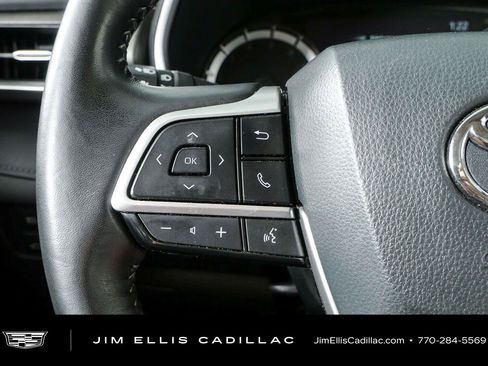 Used 2024 Toyota Highlander XLE FWD image 10