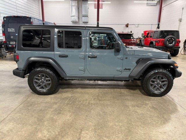 Used 2025 Jeep Wrangler Unlimited Sport w/ Convenience Group AWD/4WD image 5