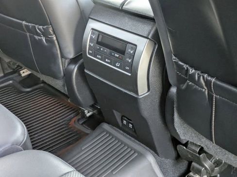 Used 2023 Lexus GX 460 Premium image 32