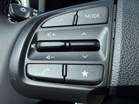 Certified 2024 Hyundai Venue SEL image 17