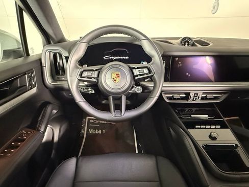 Certified 2025 Porsche Cayenne image 22