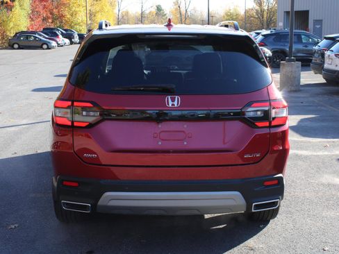 Used 2023 Honda Pilot Elite image 6