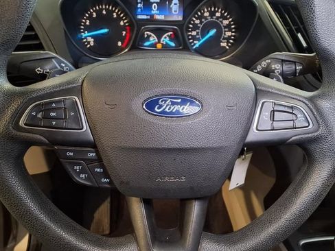 Used 2017 Ford Escape SE FWD image 12