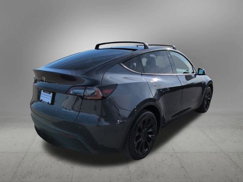 Used 2022 Tesla Model Y Long Range image 6