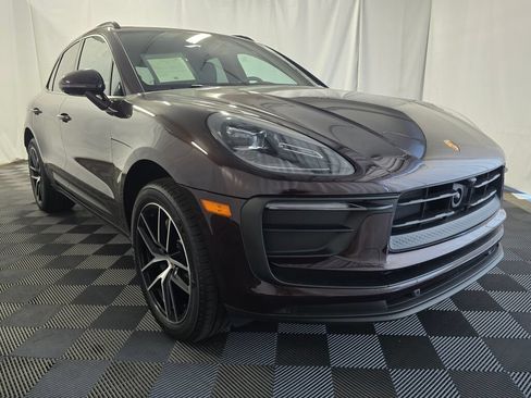Certified 2025 Porsche Macan AWD/4WD image 9