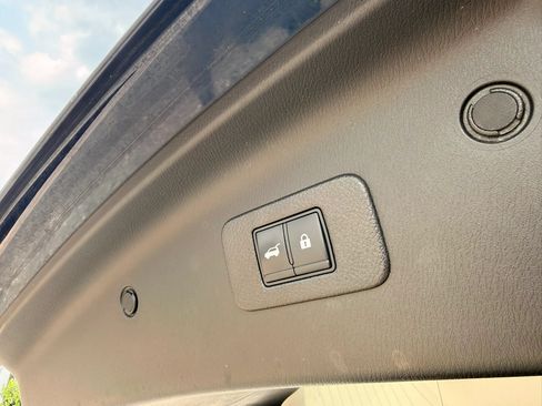 Used 2022 Nissan Armada Platinum w/ Captain's Chairs Package RWD image 37