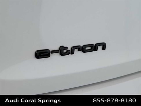 Certified 2022 Audi e-tron Premium Plus image 7