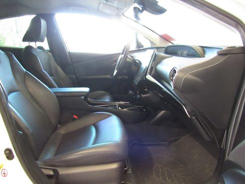 Certified 2019 Toyota Prius Prime Advanced w/ Carpet Mat Package FWD image 19