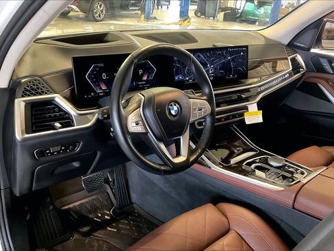 Certified 2023 BMW X7 xDrive40i w/ Premium Package image 17