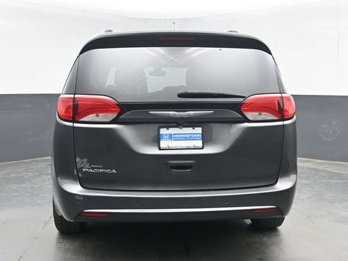 Used 2017 Chrysler Pacifica Touring-L Plus w/ Tire & Wheel Group FWD image 9