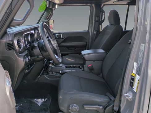 Used 2023 Jeep Wrangler Sahara image 9