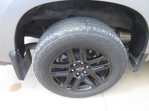 Used 2023 Chevrolet Silverado 1500 Custom w/ LPO, Dark Essentials Package AWD/4WD image 7