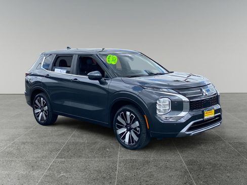 Used 2025 Mitsubishi Outlander AWD image 7