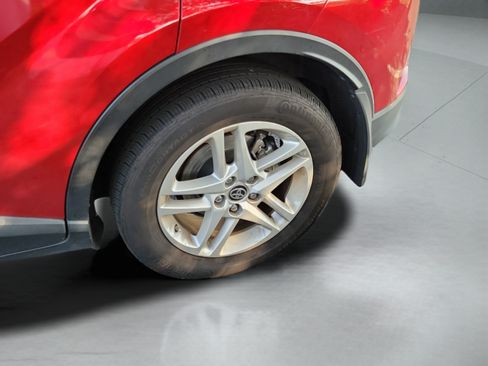 Used 2020 Toyota C-HR LE FWD image 25