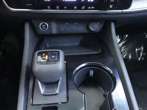 Used 2021 Nissan Rogue SV image 14