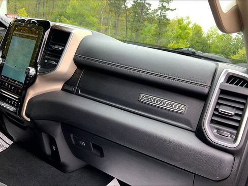 Used 2019 RAM 1500 Laramie AWD/4WD image 18