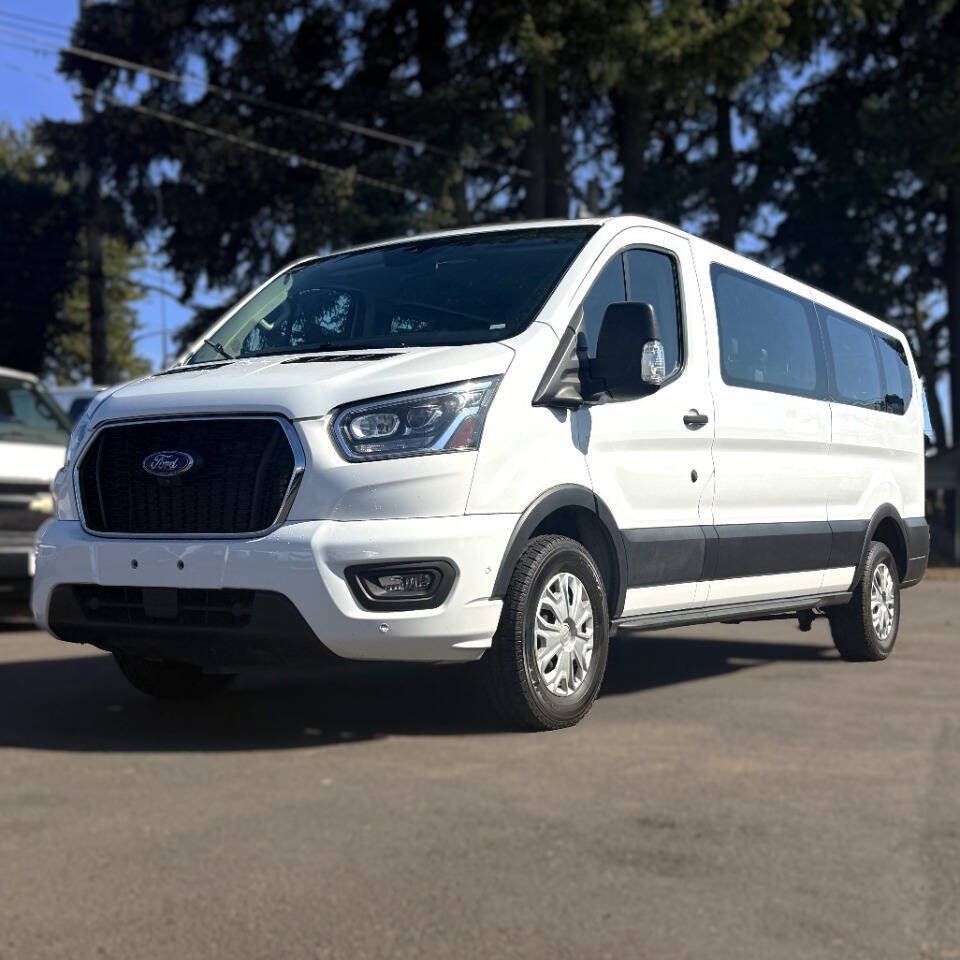 Used 2024 Ford Transit 350 XLT RWD image 3