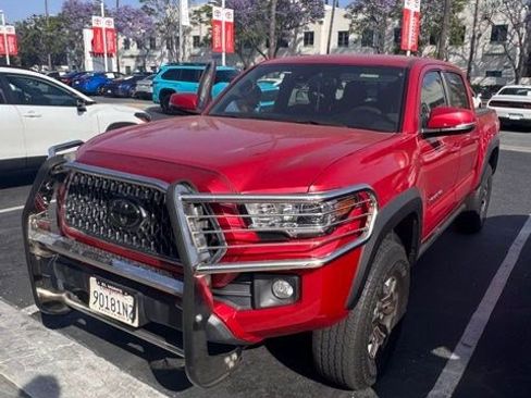 Used 2018 Toyota Tacoma TRD Off-Road RWD image 1