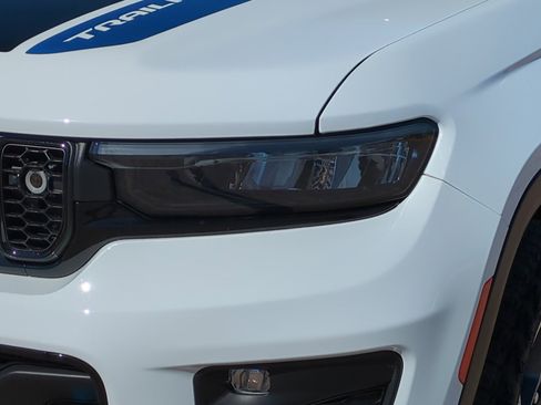 Used 2023 Jeep Grand Cherokee Trailhawk w/ Advanced Protech Group II image 10