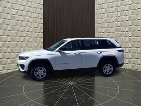 Certified 2023 Jeep Grand Cherokee Laredo AWD/4WD image 9