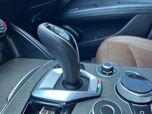 Used 2022 Alfa Romeo Stelvio Ti image 19