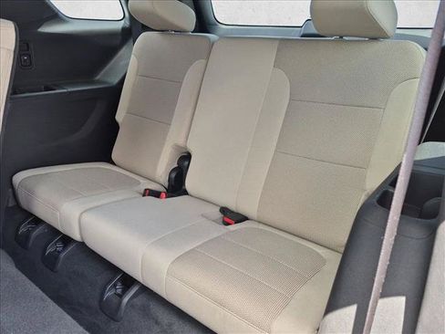 Used 2023 Chevrolet Traverse LS FWD image 18