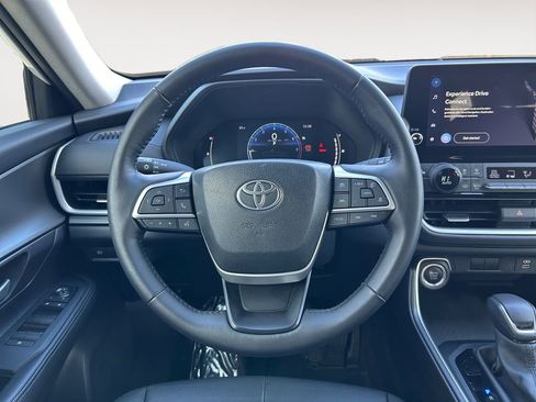 Used 2024 Toyota Grand Highlander AWD image 14