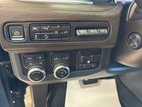 Used 2021 GMC Yukon Denali w/ Denali Ultimate Package image 17