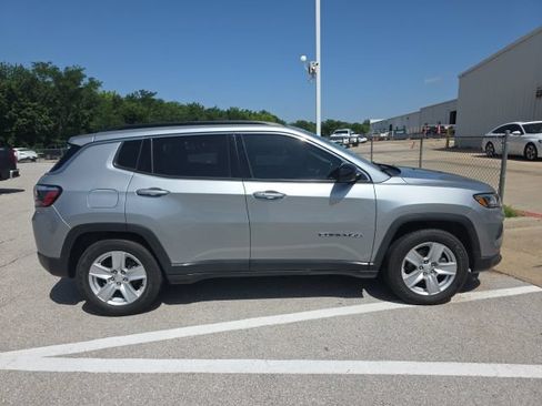 Used 2022 Jeep Compass Latitude w/ Convenience Group FWD image 6