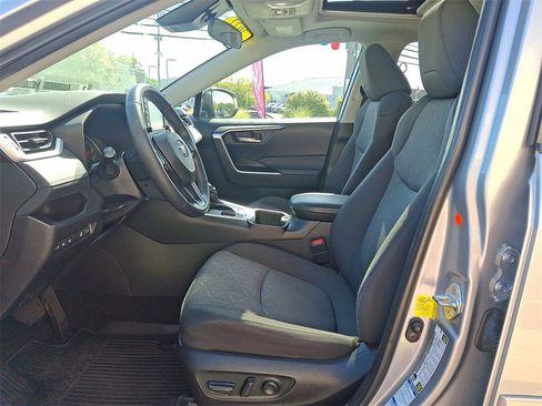Used 2022 Toyota RAV4 XLE image 14