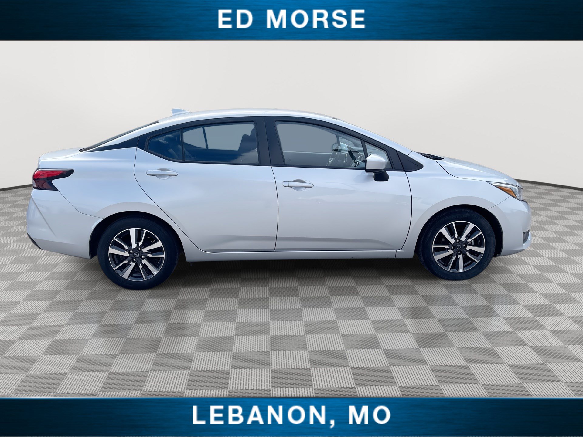 Used 2025 Nissan Versa SV FWD image 9
