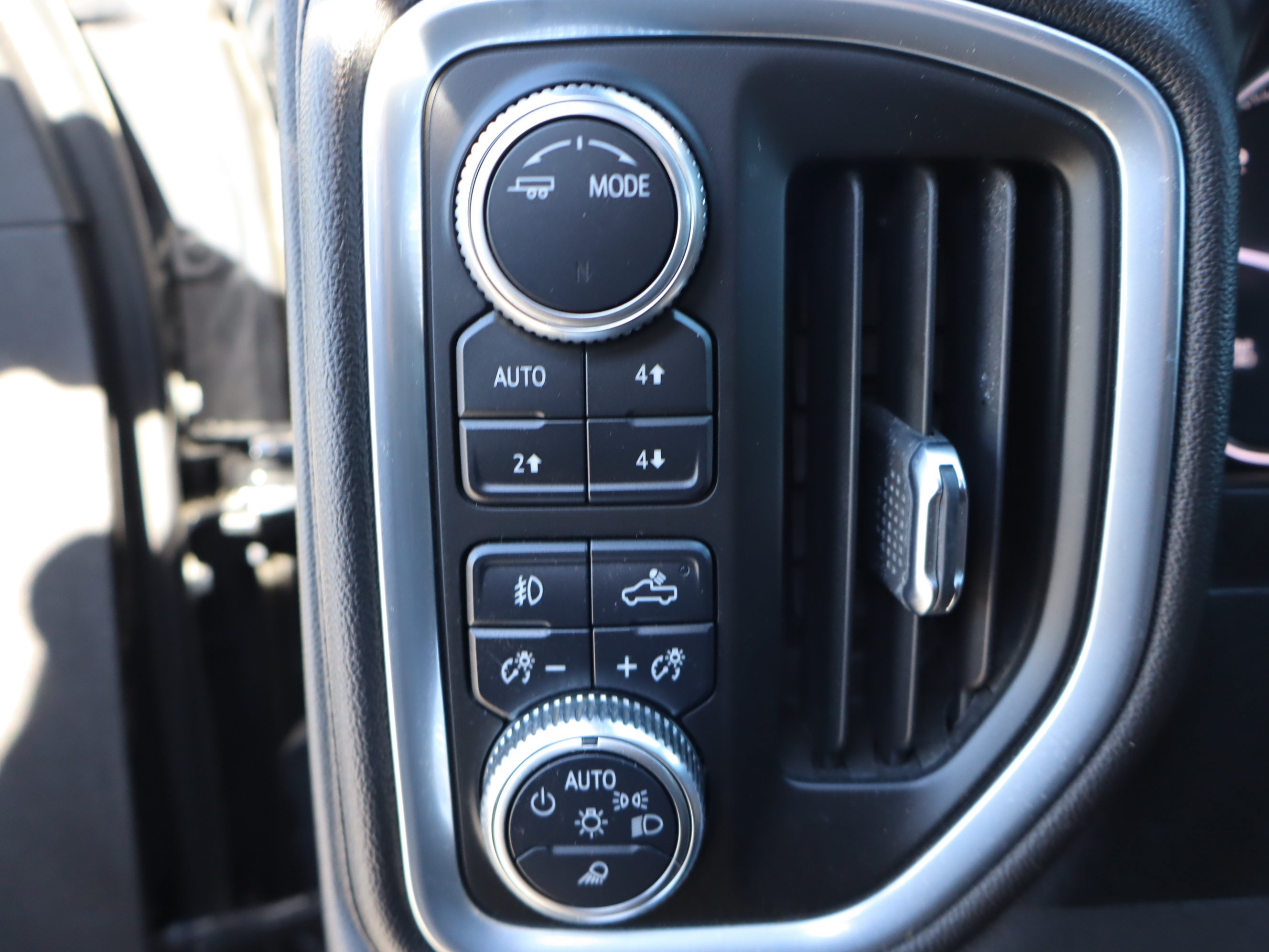 Used 2021 GMC Sierra 1500 AT4 w/ AT4 Preferred Package AWD/4WD image 23