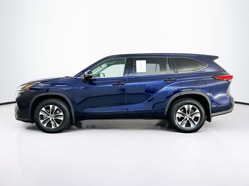 Used 2022 Toyota Highlander XLE image 4