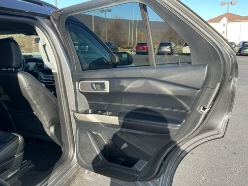 Used 2022 Ford Explorer XLT w/ Equipment Group 202A image 25
