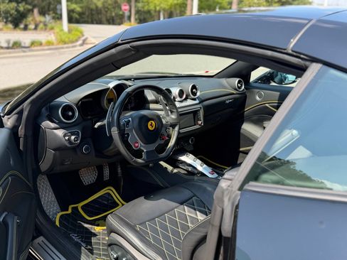 Used 2016 Ferrari California T RWD image 41