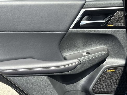 New 2025 Mitsubishi Outlander SE image 13