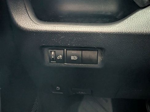 Used 2020 Toyota RAV4 XLE w/ Carpet Mat Package image 18