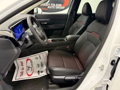 New 2025 Nissan Kicks SR image 11