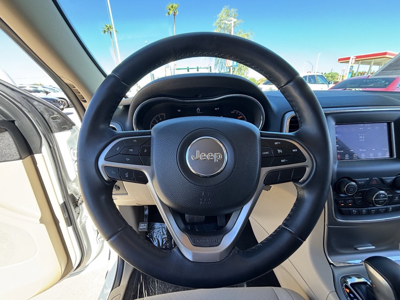 Used 2021 Jeep Grand Cherokee Laredo AWD/4WD image 24